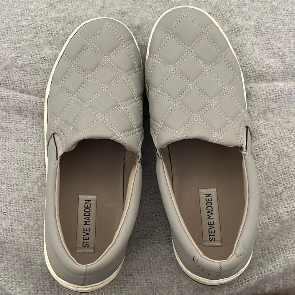 STEVE MADDEN SLIP ON SHOES SIZE 10